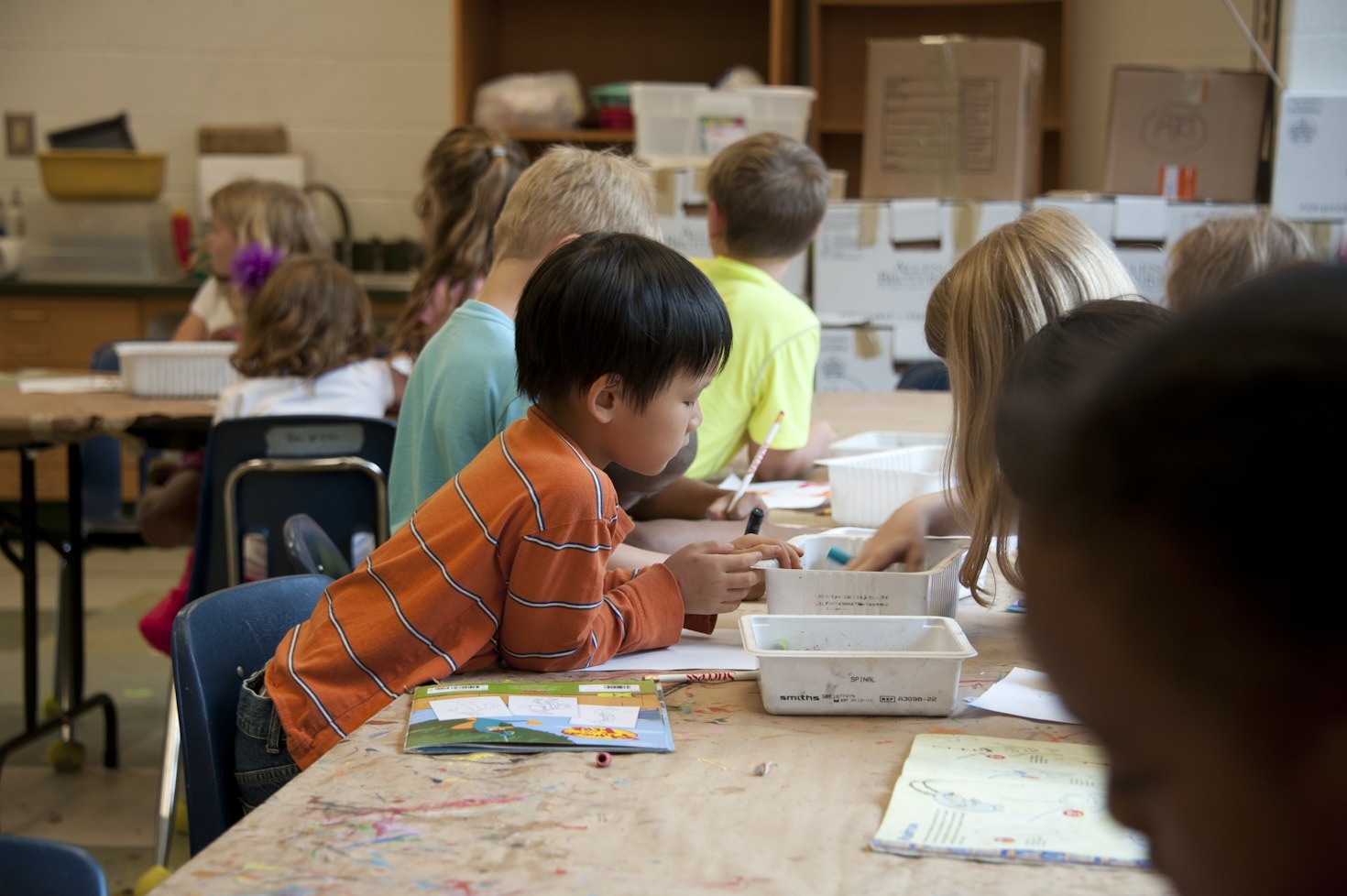 Ordnung im Kinderzimmer: Clevere Aufbewahrungsideen leicht gemacht